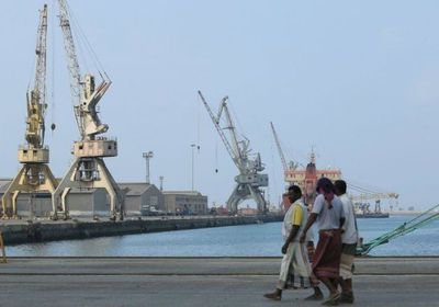 مليشيات الحوثي تمنع 13 سفينة من دخول ميناء الحديدة 