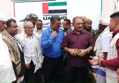 بدعم الإمارات.. توزيع الحقيبة المدرسية على أبناء الشهداء في الضالع 