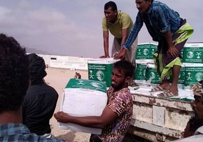 بدعم سعودي.. توزيع سلال غذائية في مديرية رازح بصعدة