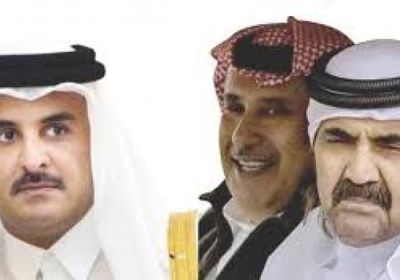 مُعارض قطري يُطالب بعزل الحمدين