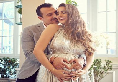 الإعلامية اللبنانية إيميه صياح تعلن عن حملها 