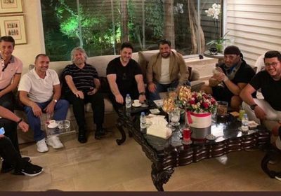 بعد إصابته.. شاهد وليد توفيق من داخل منزل عاصي الحلاني