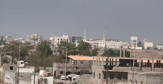 قصف حوثي مكثف على مواقع القوات المشتركة شرق الحديدة