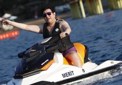 هاني شاكر يستمتع بوقته برحلة بحرية جديدة (صور)