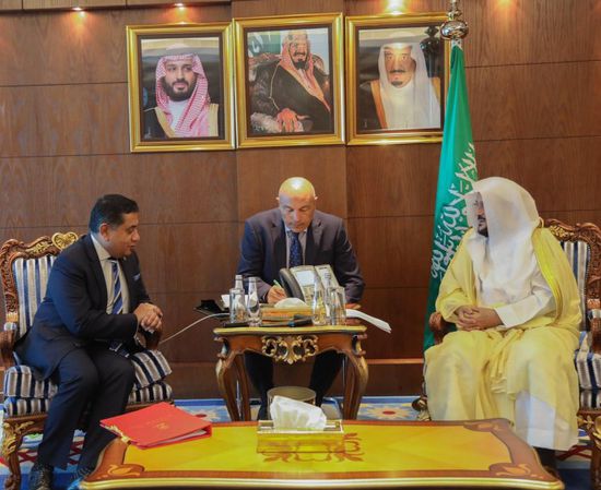 وزير الشؤون الإسلامية السعودي يلتقي مبعوث رئيس الوزراء البريطاني لحرية الدين والعقيدة (صور)