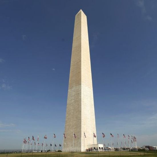 الولايات المتحدة تفتتح نصب واشنطن التذكاري بعد إغلاقه 3 أعوام
