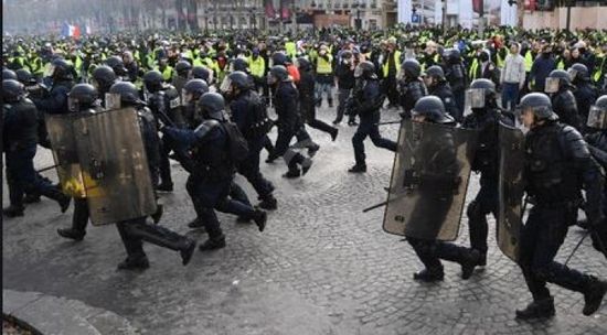 فرنسا تتأهب بـ7500 شرطي استعدادًا لتظاهرات السترات الصفراء