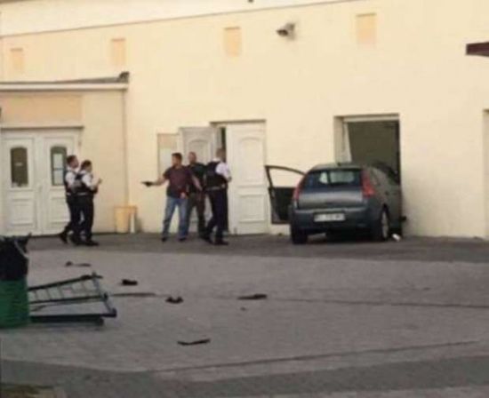 فرنسا تكشف نتائج تحقيقات اقتحام رجل بسيارته المسجد الكبير