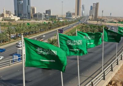 شوارع الرياض تتزين بـ5900 علم وطني احتفاءً باليوم الوطني للسعودية