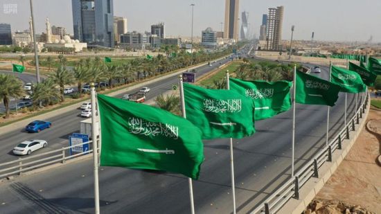 شوارع الرياض تتزين بـ5900 علم وطني احتفاءً باليوم الوطني للسعودية