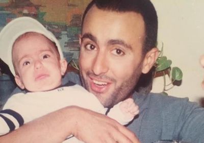 نجل أحمد السقا يستعيد ذكريات الطفولة مع والده 