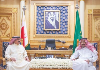 ملك البحرين يؤكد للعاهل السعودي دعم بلاده الكامل للمملكة ضد أي هجمات عدوانية