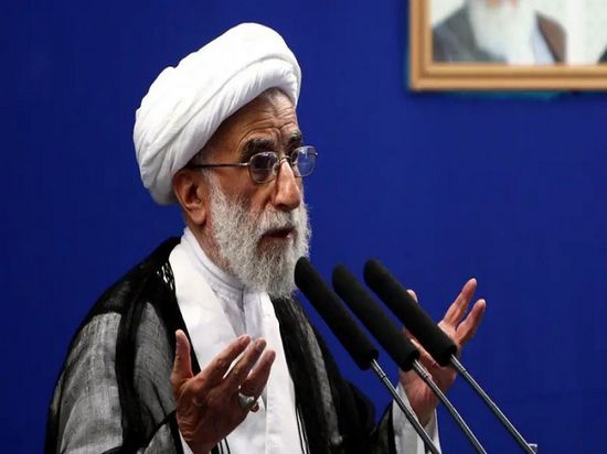 رئيس مجلس خبراء القيادة بإيران: كل من يريد التفاوض مع أمريكا جاهل