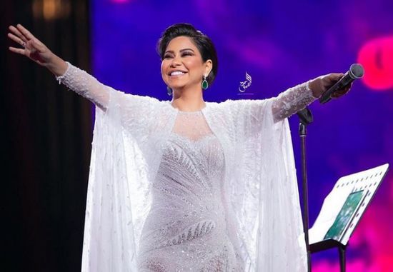 بالفيديو.. شيرين تبكي وتوجه رسالة حب لمصر في حفلها الأخير بالسعودية 