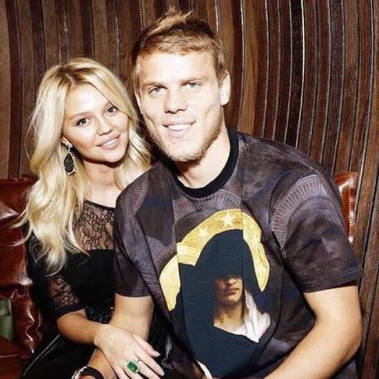 زوجة لاعب روسي تزيد من معاناته بعد خروجه من السجن