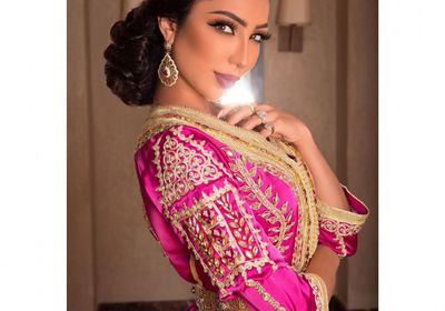 دنيا بطمة تتألق بالقفطان المغربي في جلسة تصوير جديدة