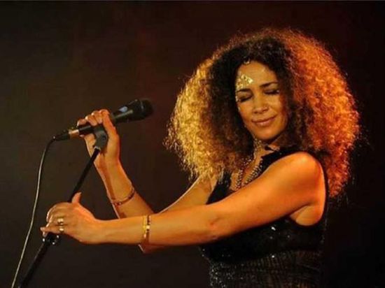 الليلة.. التونسية غالية بن علي تحتفل بإصدار كتابها الأول