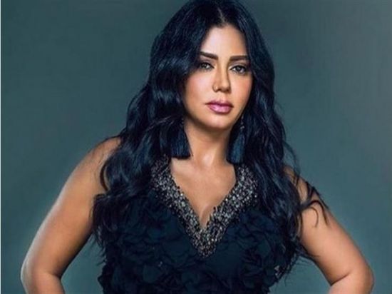 أول تعليق لرانيا يوسف بعد تصدرها غلاف رواية "كلاش باك"