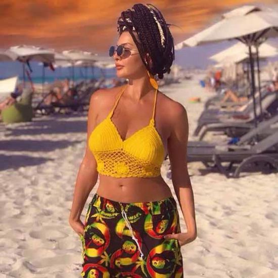 لاميتا فرنجية بإطلالة غريبة في أحدث جلسة تصوير (صور)