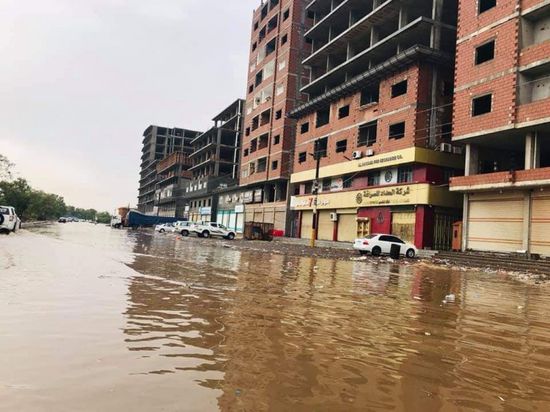 متحدث الانتقالي: لجنة الإغاثة تتابع الأضرار الناتجة عن هطول الأمطار الغزيرة على عدة مناطق (صور)