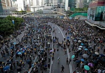احتشاد المئات خارج مقر البرلمان التايواني للمطالبة بتقليل انبعاث الغازات