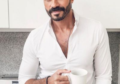 "من المطبخ".. خالد سليم يخطف الأنظار في جلسة تصوير جديدة