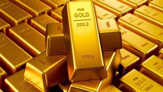 الذهب يتراجع عالمياً للأسبوع الثالث على التوالي بفعل الضغوط السياسية