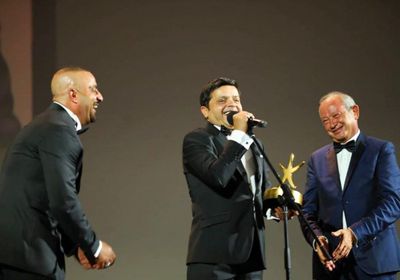 شاهد.. محمد هنيدي بصحبة زوجته لأول مرة في الجونة السينمائي 