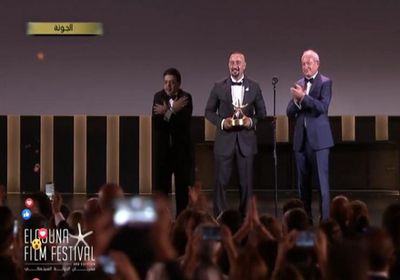 محمد هنيدي يتذكر شهداء الجيش المصري أثناء تكريمه بالجونة 