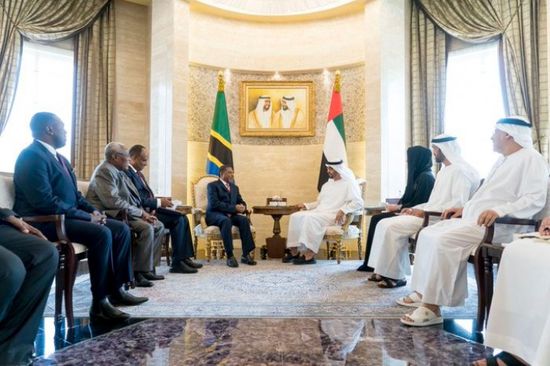 بن زايد يستقبل رئيس إقليم زنجبار لبحث العلاقات الثنائية 	