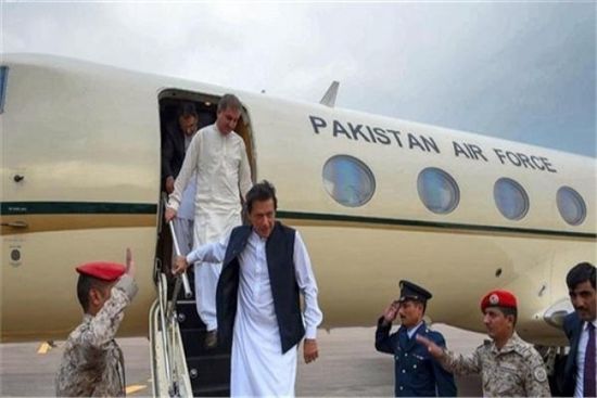 عطل فني يجبر طائرة رئيس الوزراء الباكستاني على الهبوط إضطراريًا