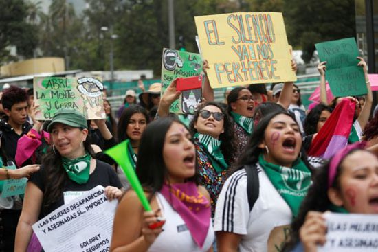 (صور) تظاهرة بالإكوادور تطالب بالموافقة على تشريع قانون الإجهاض
