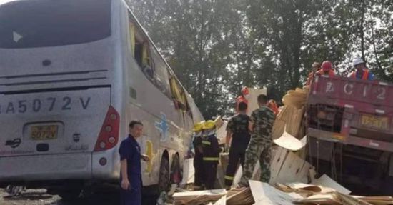 مصرع وإصابة 72 شخصًا في حادث تصادم بالصين
