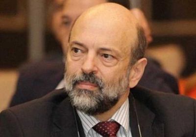 رئيس الوزراء الأردني يدعو المعلمين للحوار ووقف الإضراب 
