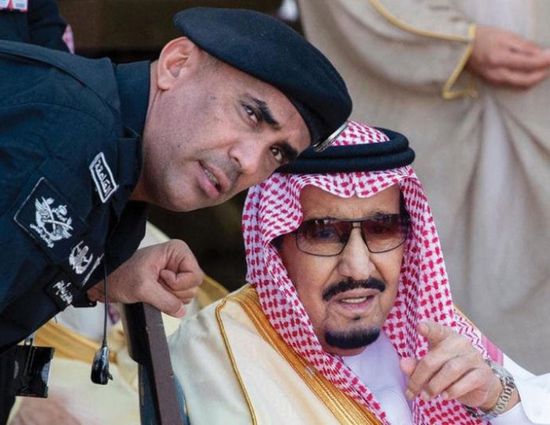 اللقطات الأولى من تجهيزات صلاة الجنازة بالحرم المكي على الحارس الشخصي للملك سلمان (فيديو)