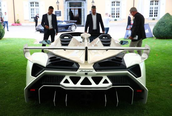 نجل رئيس غينيا يعرض سيارات ثمنها 25 مليون دولار بمزاد في سويسرا