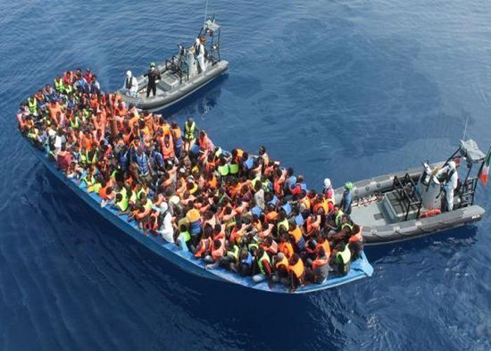 خفر السواحل اليوناني ينقذ قارب لاجئين أتراك فارين من قمع نظام أردوغان