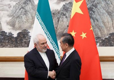 ظريف ينفي توقيع إيران أي اتفاق استراتيجي مع الصين
