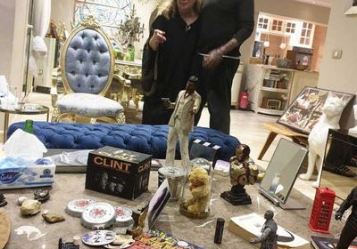 شاهد.. أحمد الفيشاوي بصحبة والدته سمية الألفي في أحدث ظهور