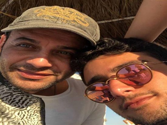 مصطفى قمر يحتفل بعيد ميلاد نجله