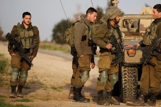 ضباط إسرائيليون يرفضون المشاركة بحماية الحدود مع غزة خوفًا من "عش الدبابير"