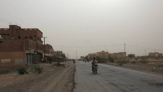 مليشيات الحوثي تقصف مواقع القوات المشتركة في حيس بالحديدة