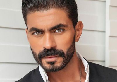 خالد سليم أنيق بإطلالة كلاسيكية في جلسة تصوير جديدة (صور)