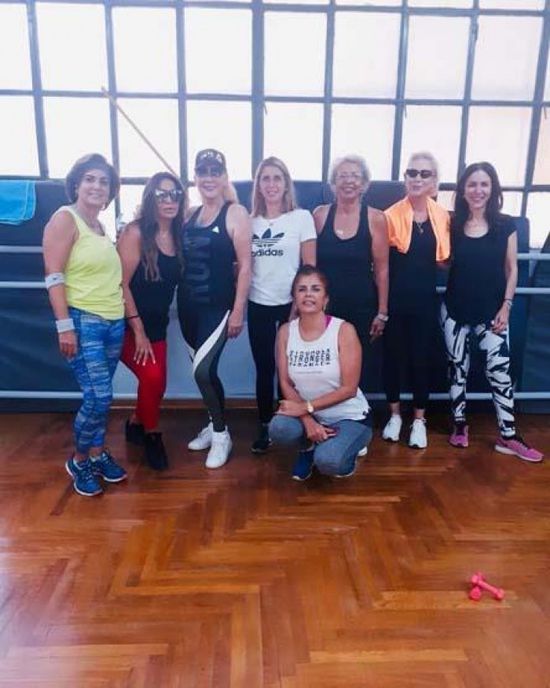 نادية الجندي بصحبة صديقاتها في الجيم (صور)