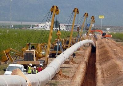 إيران تشيد خط أنابيب نفط إلى مرفأ خارج الخليج