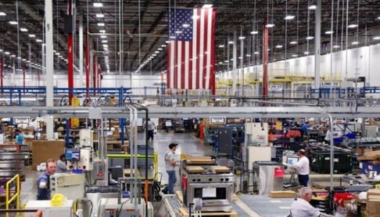 قطاع الصناعات التحويلية الأمريكية ينكمش إلى أدنى مستوى