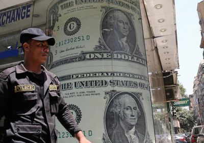 "الدولار" يرتفع في مصر قرش واحد ويسجل 16.22 مقابل الجنيه