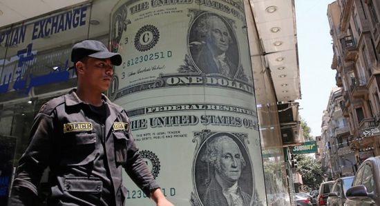 "الدولار" يرتفع في مصر قرش واحد ويسجل 16.22 مقابل الجنيه