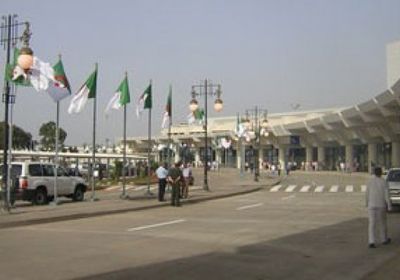 حريق مهول داخل مبنى في مطار هواري بومدين بالجزائر