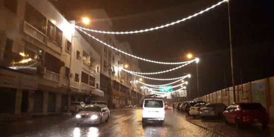 عاجل..سقوط أمطار متوسطة على العاصمة عدن